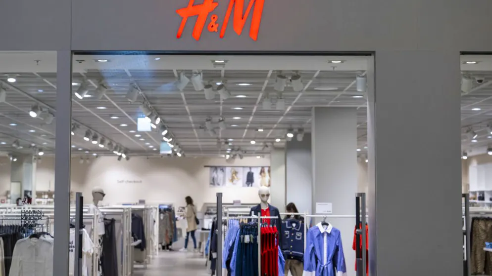Le repli du chiffre d'affaires trimestriel de H&M a reflète le renforcement de la couronne suédoise et  la réduction du nombre de magasins par rapport à 2025, le groupe ayant fermé l'an dernier les 48 points de vente de sa chaine Monki (archives).