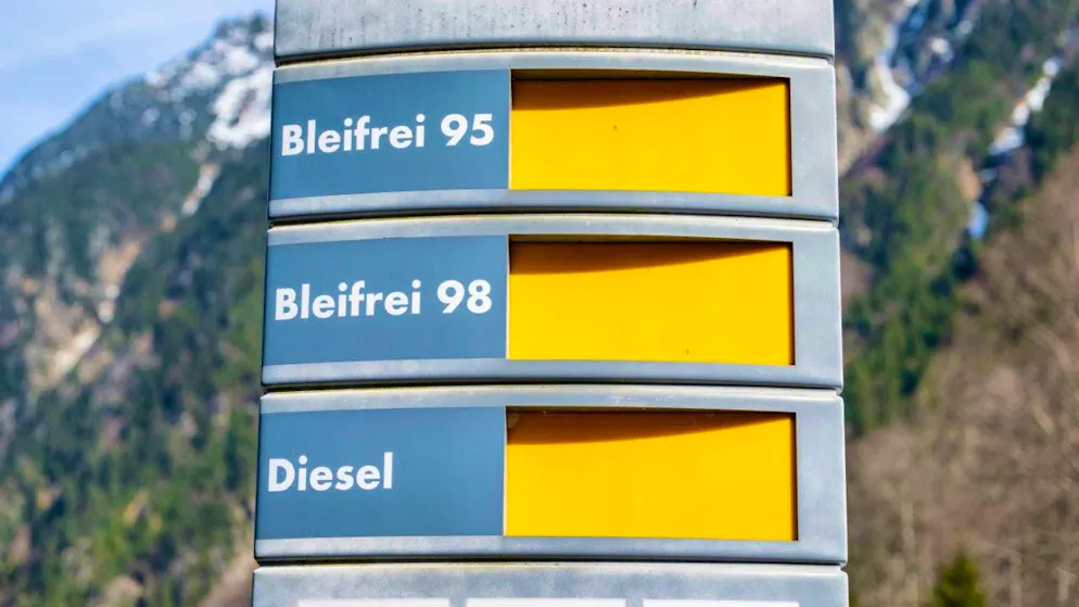 The war in Iran has driven fuel prices in Switzerland even higher. Within a week, the price of petrol rose by a further 5 centimes per liter. (archive picture)