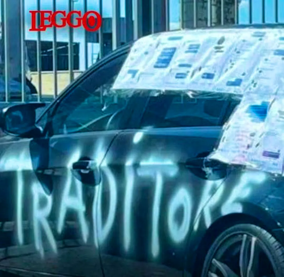 Chat histories of unfaithful fiancé sprayed on car: It is not known whether the accusations are true.