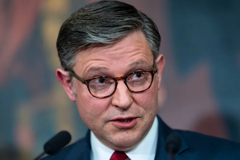 Der Sprecher des US-Repräsentantenhauses, Mike Johnson, hat Trump im Streit mit dem Papst den Rücken gestärkt.