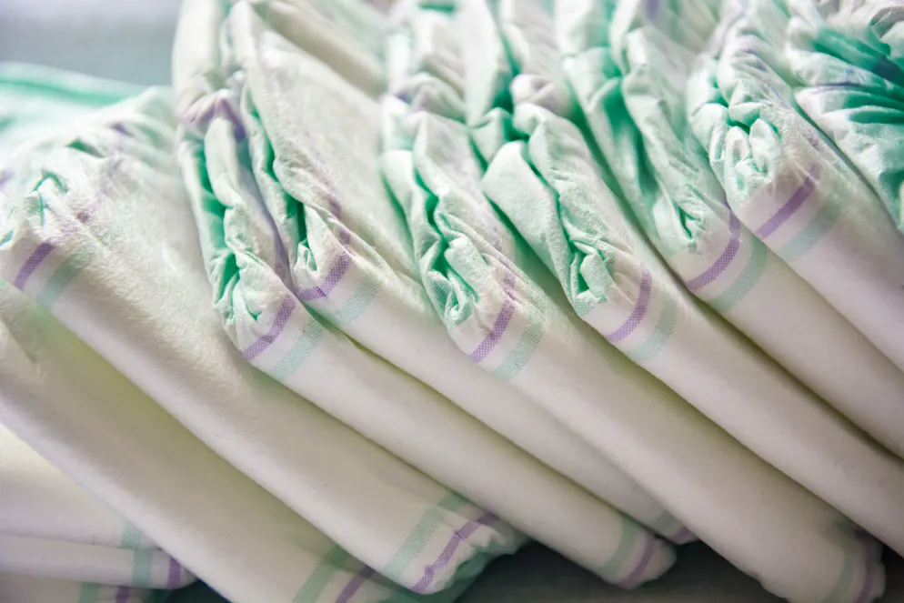 Dans cette société vieillissante, où vivent près de 100'000 centenaires, les couches sont désormais davantage utilisées par les seniors que par les bébés.