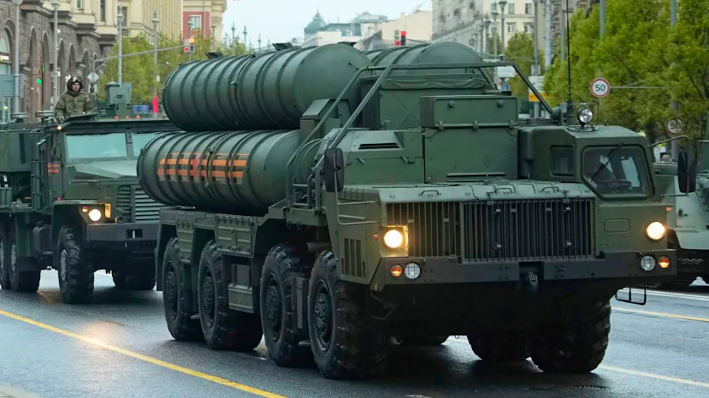Tra le armi che New Delhi intende acquistare vi sono anche i sistemi missilistici russi di difesa aerea S-400 (foto d'archivio)