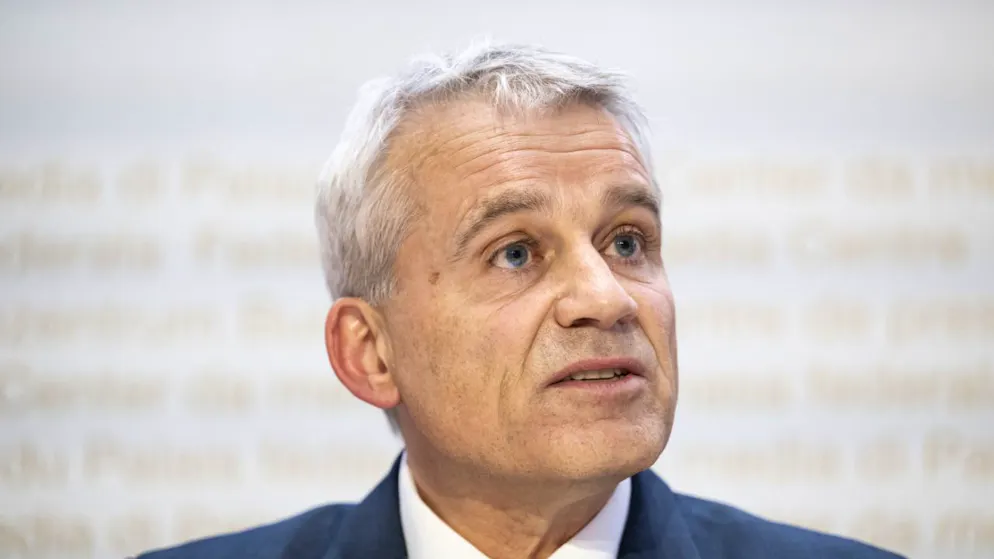 Bundesrat Beat Jans muss im Asylbereich befristete Stellen wieder abbauen. (Archivbild)