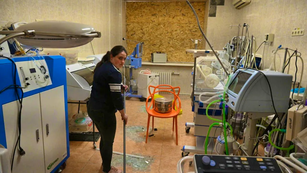 A nurse wipes up shards of glass from broken windows in a maternity clinic after a Russian airstrike in Odesa. Photo: Michael Shtekel/AP/dpa