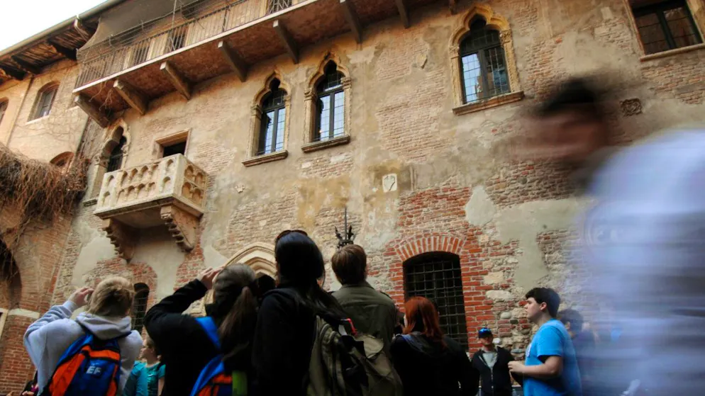Il celebre balcone della Casa di Giulietta in una foto d'archivio.