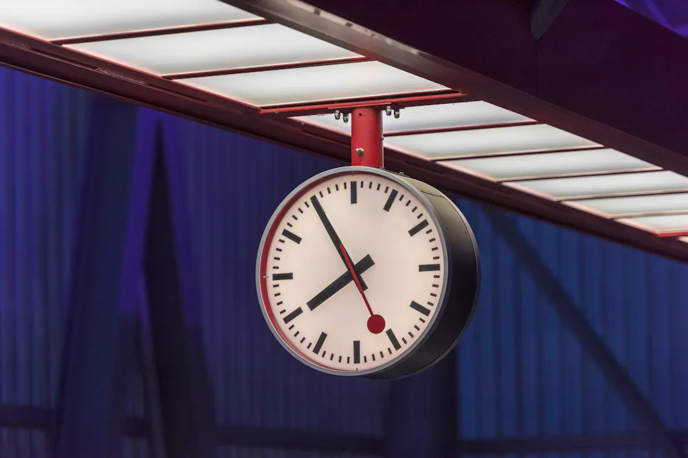 En Suisse et dans la plupart des pays européens, les horloges ont été avancées d'une heure dans la nuit de samedi à dimanche. 