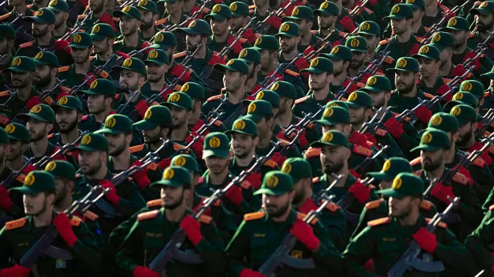ARCHIV - Kadetten der iranischen Revolutionsgarden marschieren während einer jährlichen Militärparade. Foto: Vahid Salemi/AP/dpa