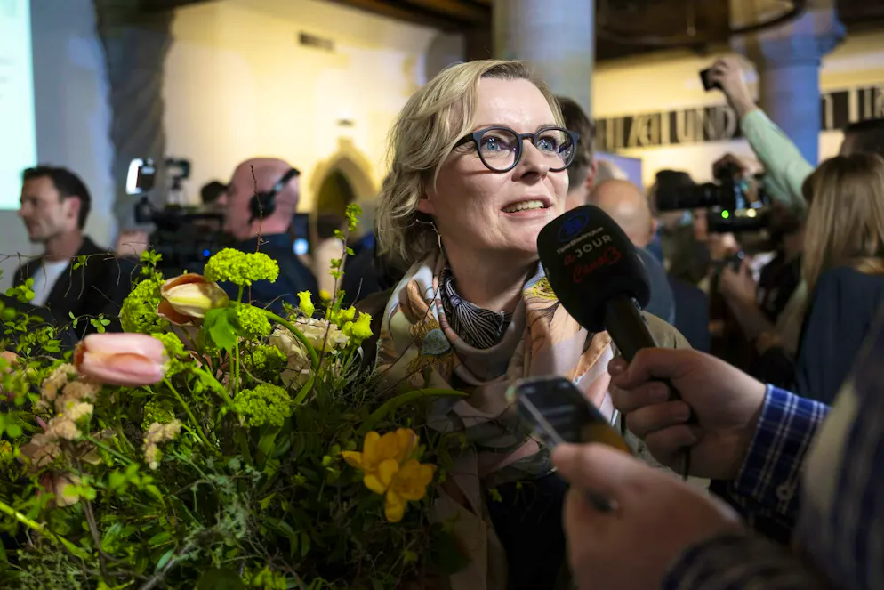 Beaming winner: the re-elected councillor Astrid Bärtschi (center).