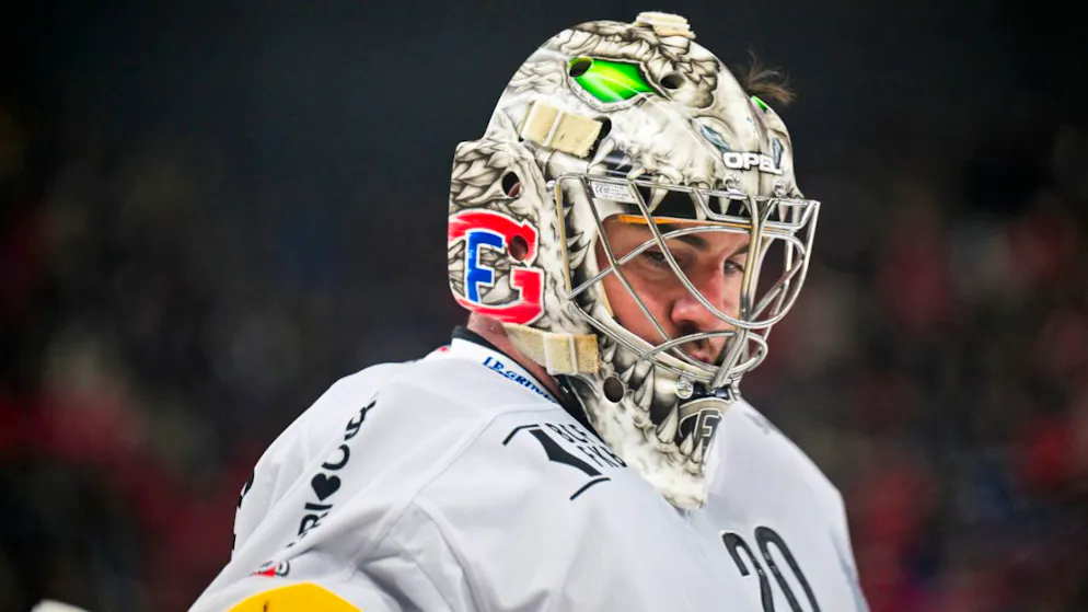 Gottéron erzwingt ein siebentes Spiel - Gallery. Reto Berra parierte 33 Schüsse (von 34)
