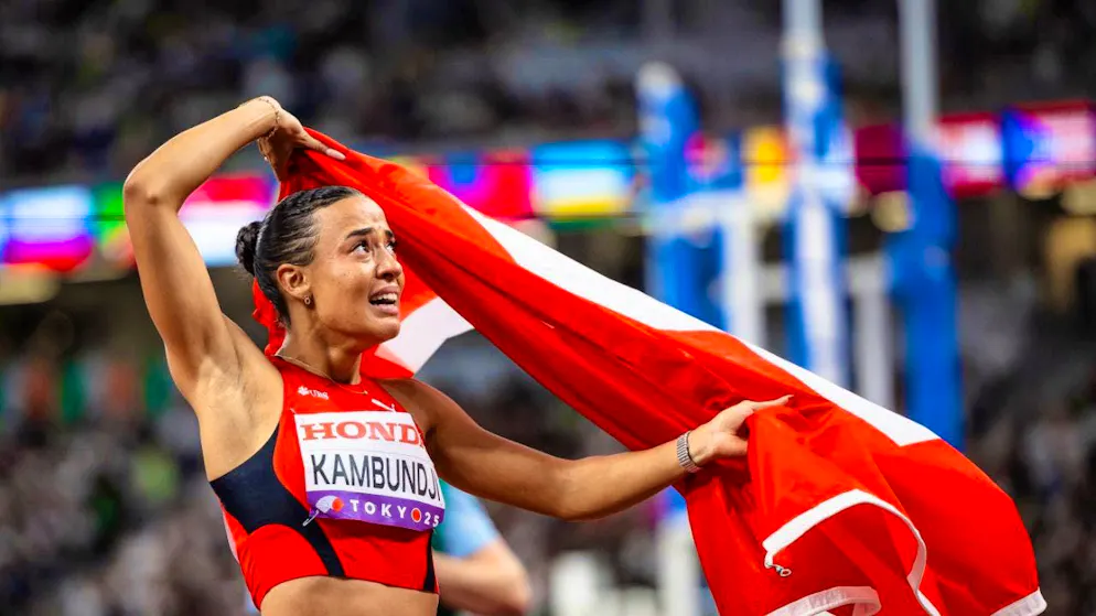 Between hurdle and needle: a dress runs with you - Gallery. This time in red: Ditaji Kambundji still looks at the scoreboard in disbelief