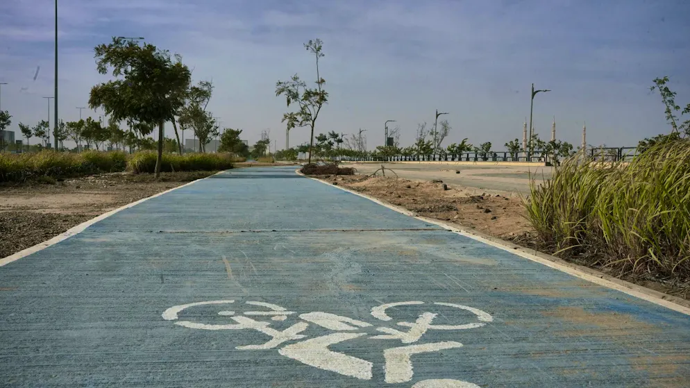 New Capital City_Picture gallery 1. There are even cycle paths. But with the heat, dust and long distances, it remains to be seen whether there will ever be much cycling traffic here.
