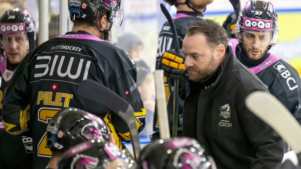 Julien Vauclair steht - wie schon in der Saison 2024/25 - an der Bande des HC Ajoie.