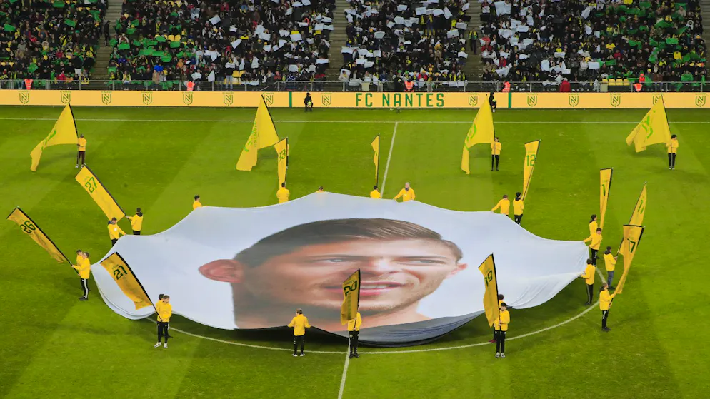 Emiliano Sala est mort dans un accident d'avion en 2019 alors qu'il venait d'être transféré de Nantes à Cardiff.