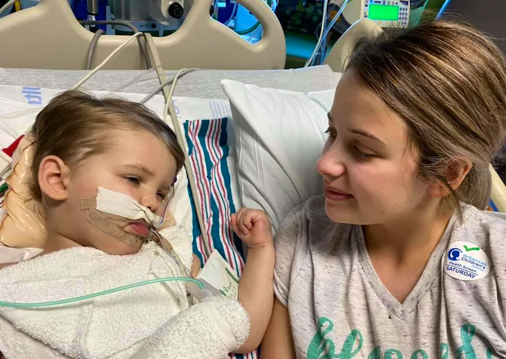 Blake Sampsons Mutter, Madison Ball, postete nach dem Missbrauch Bilder aus dem Spital.