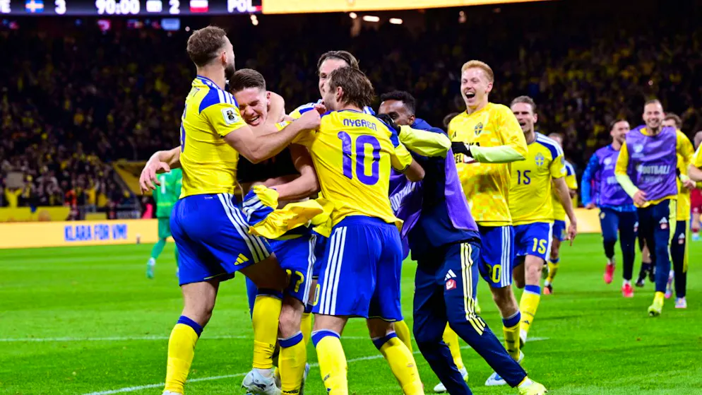 Italien verliert nach Penaltyschiessen und verpasst die WM erneut - Gallery. Schwedens Spieler feiern die WM-Teilnahme.