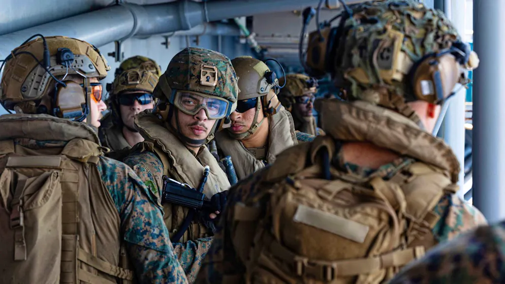 Mitglieder von Spezialeinheiten des US-Militärs auf dem amphibischen Angriffsschiff «USS Tripoli» im Nahen Osten. (27. März 2026)