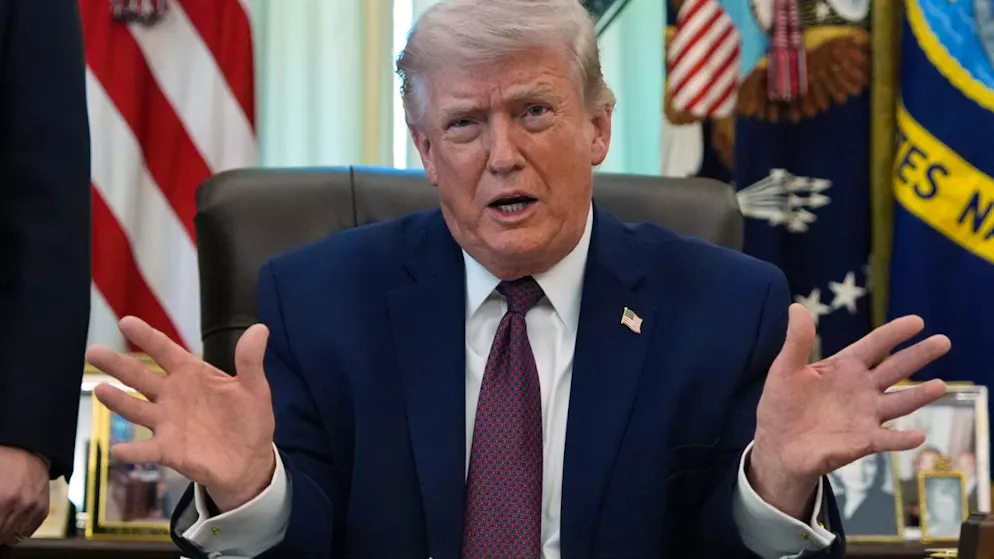 US-Präsident Donald Trump spricht im Oval Office des Weißen Hauses. Foto: Alex Brandon/AP/dpa