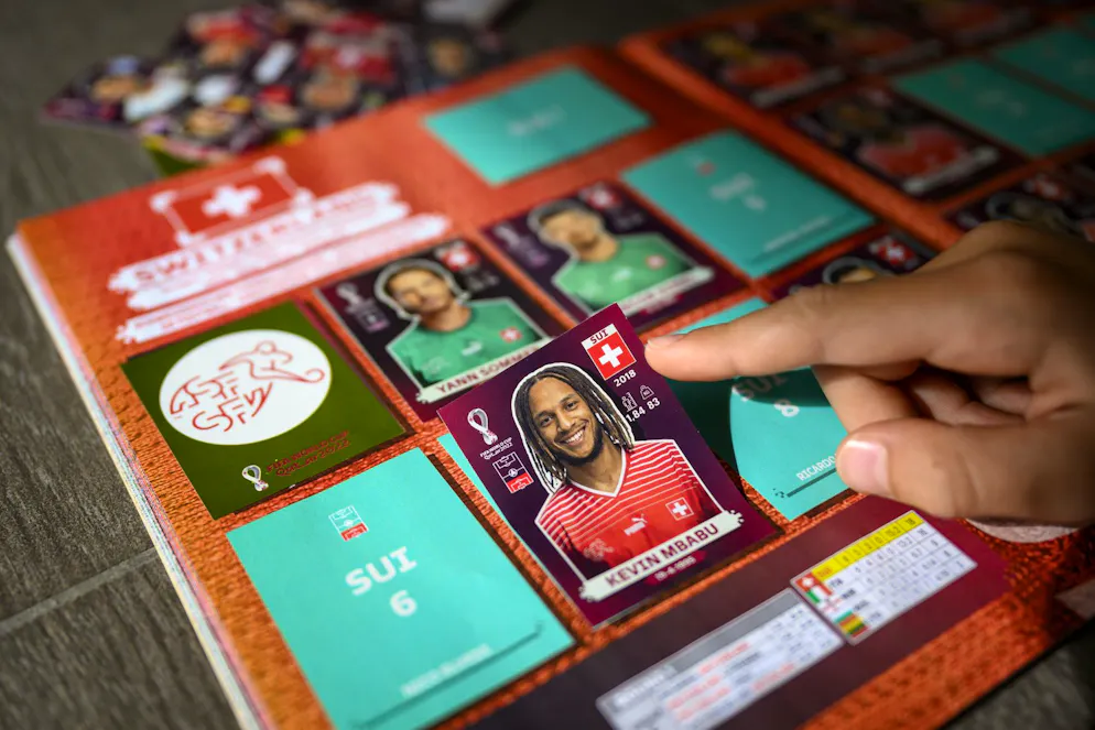En 2022, l’album du Mondial au Qatar comptait 80 pages et 670 vignettes, avec une Suisse bien représentée. Cette année, surprise: bien que qualifiée, elle n’y figure pas du tout. (Photo archives)