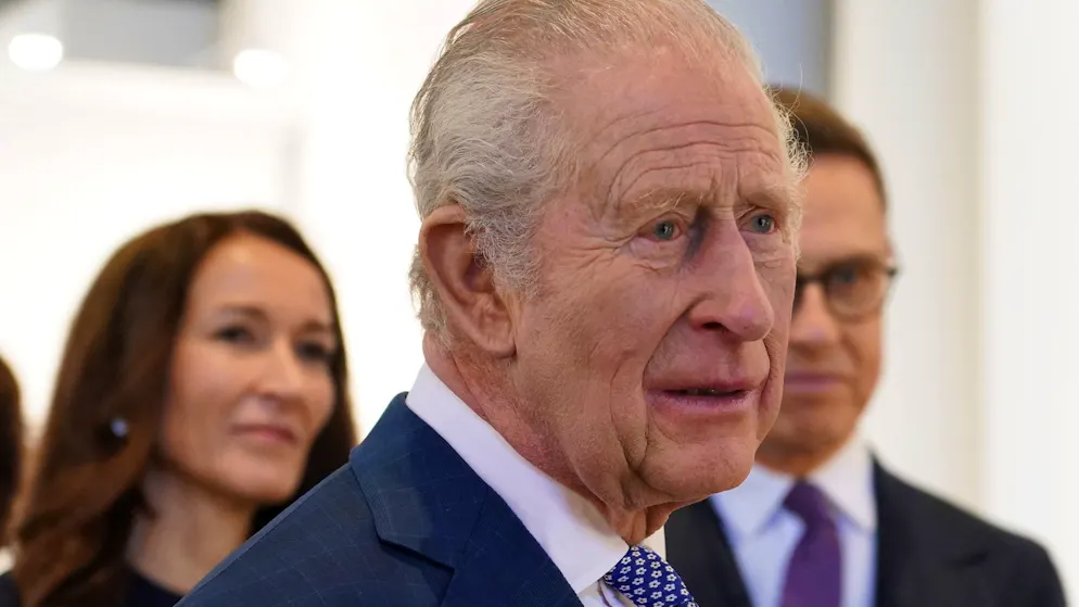 Gran Bretagna. Re Carlo conferma la visita negli Stati Uniti, per i laburisti Starmer «non ha spina dorsale»