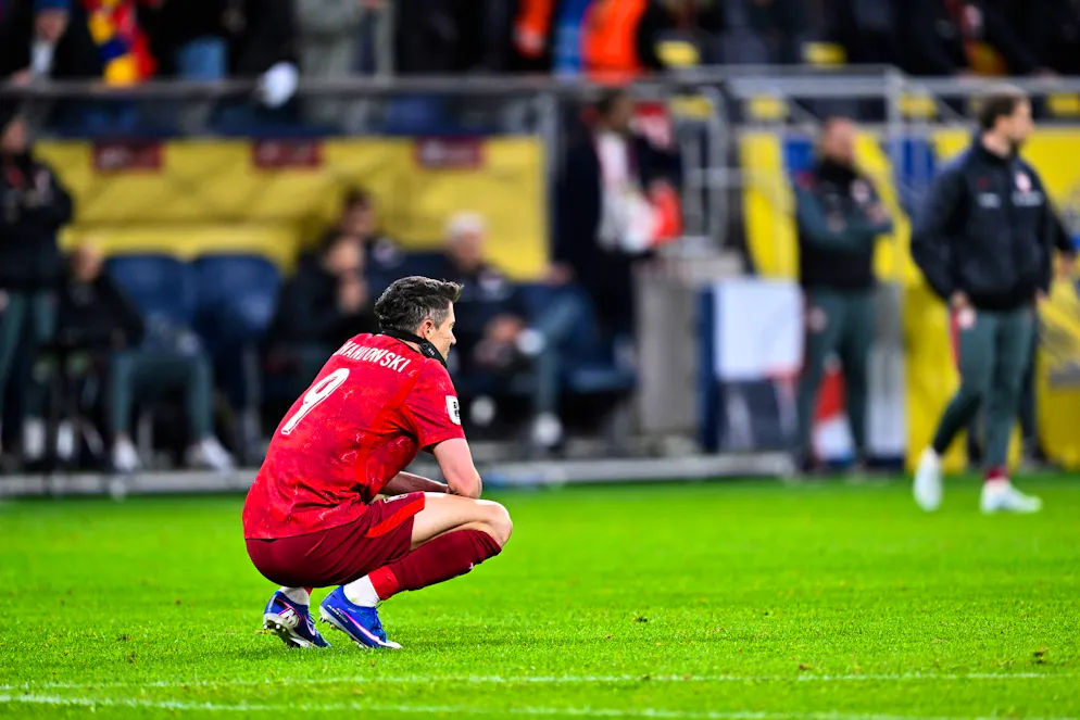 Kann das WM-Aus für Polen kaum fassen: Robert Lewandowski.