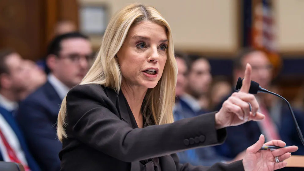 Trump trennt sich von Justizministerin Bondi.