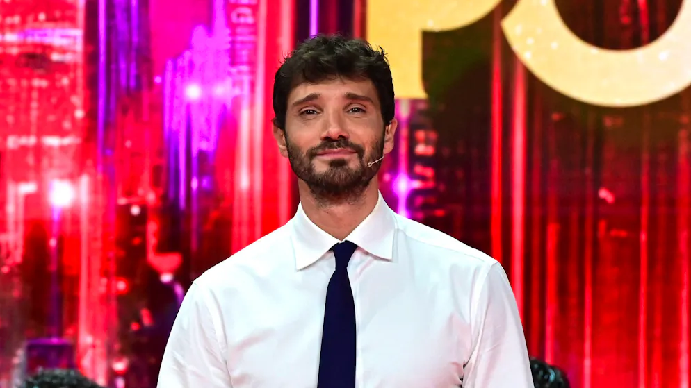 Dopo il concerto di Rosalìa. Stefano De Martino e Brenda Lodigiani beccati insieme dopo l'ultimatum di Gilda Ambrosio