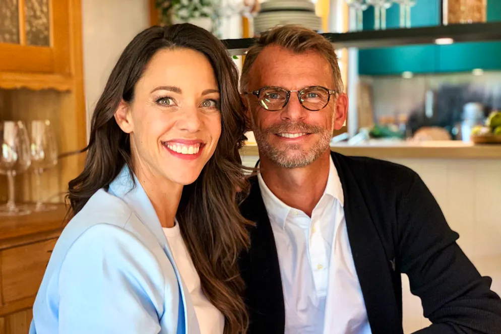 Kiki Maeder mit Umbau-Teamkollege und Architekt Andrin Schweizer. 