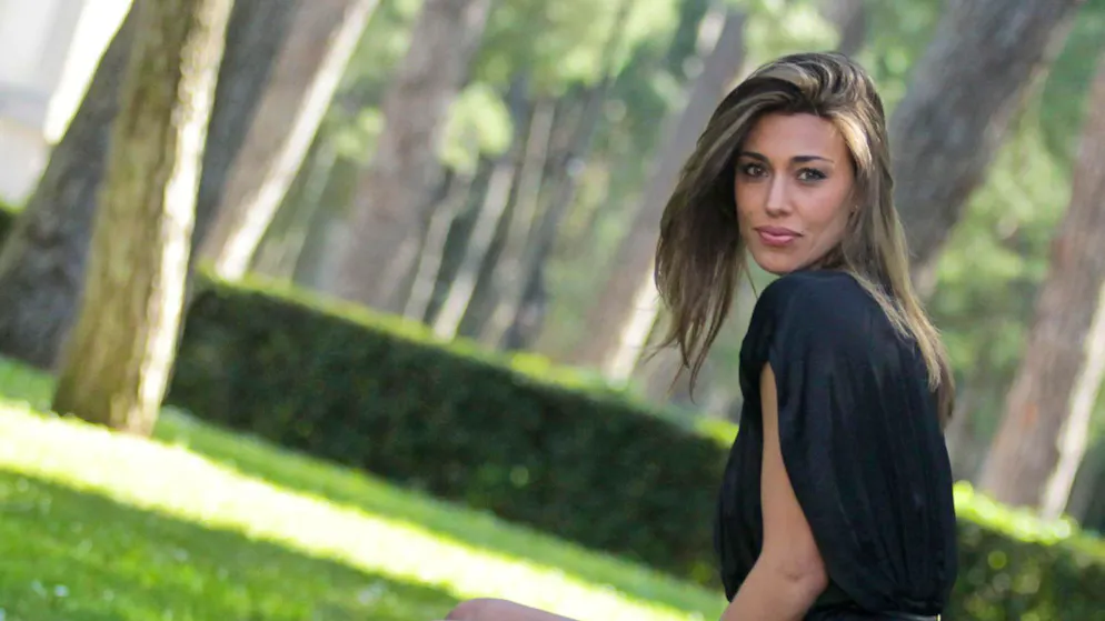 Dopo 18 anni. Da naufraga a presentatrice: Belen Rodriguez in una nuova veste all'Isola dei Famosi