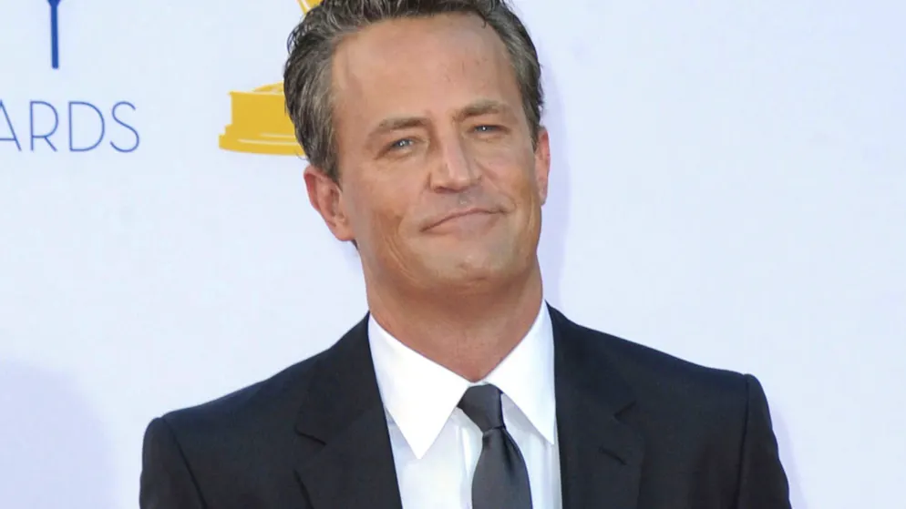 Quelques 130 lots. Des objets ayant appartenu à Matthew Perry mis aux enchères