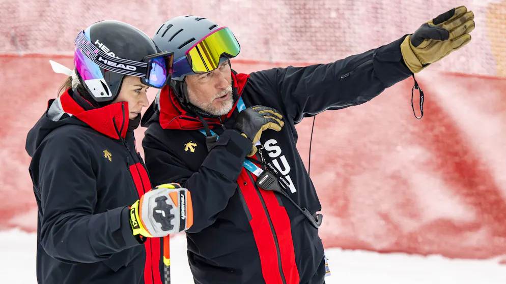 Corinne Suter und die anderen schweizer Speed-Fahrerinnen erhalten einen neuen Trainer. Stefan Abplanalp gibt sein Amt ab.