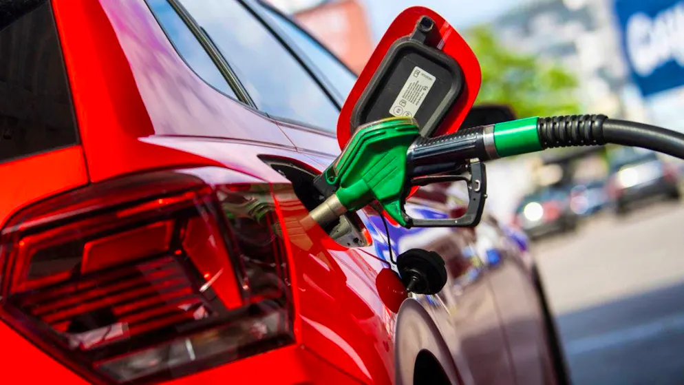 Dallo scoppio della guerra in Iran, più di un mese fa, il prezzo della benzina e del diesel nelle stazioni di servizio svizzere è aumentato notevolmente. Dopo l'accordo sul cessate il fuoco, tuttavia, non ci si aspetta un rapido calo.