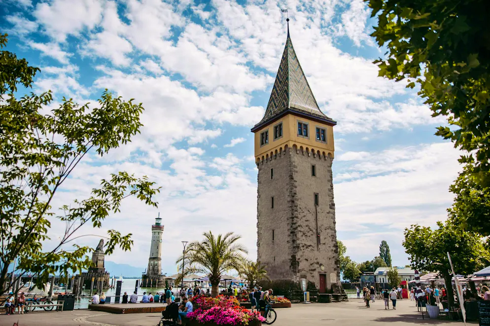 Idées d'excursions CFF - Printemps 2026 - Rorschach. La Mangturm qui se dresse sur le port est un monument historique important de la ville.
