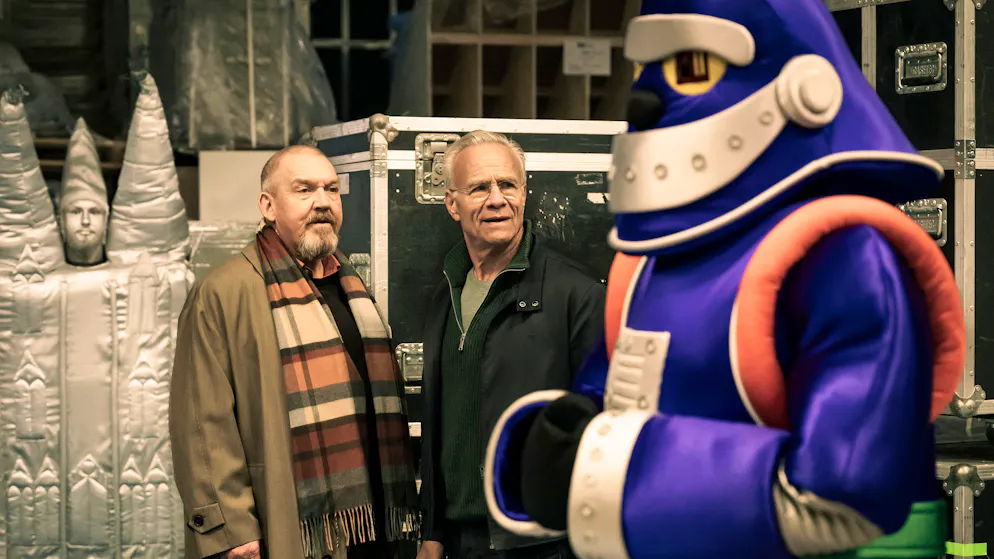 «Tatort» im Check: Diese TV-Formate für Kinder sind Kult. Freddy Schenk (Dietmar Bär, links) und Max Ballauf (Klaus J. Behrendt) bewegen sich im «Tatort: Showtime» immer wieder auf dem Studiogelände, wo die Kindershow rund um den Fall entsteht.