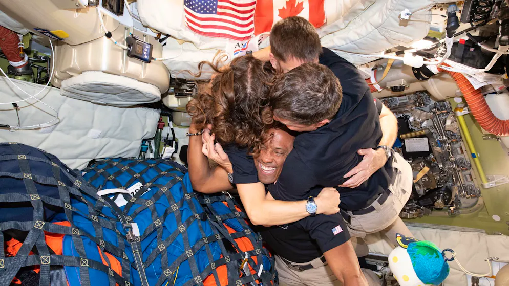 Entre enthousiasme et angoisse. Son mari dans l'espace: «Une semaine très forte en émotions»
