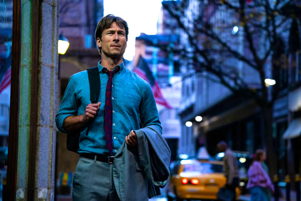 HOW TO MAKE A KILLING. Glen Powell once again slips into the role of a charming killer.