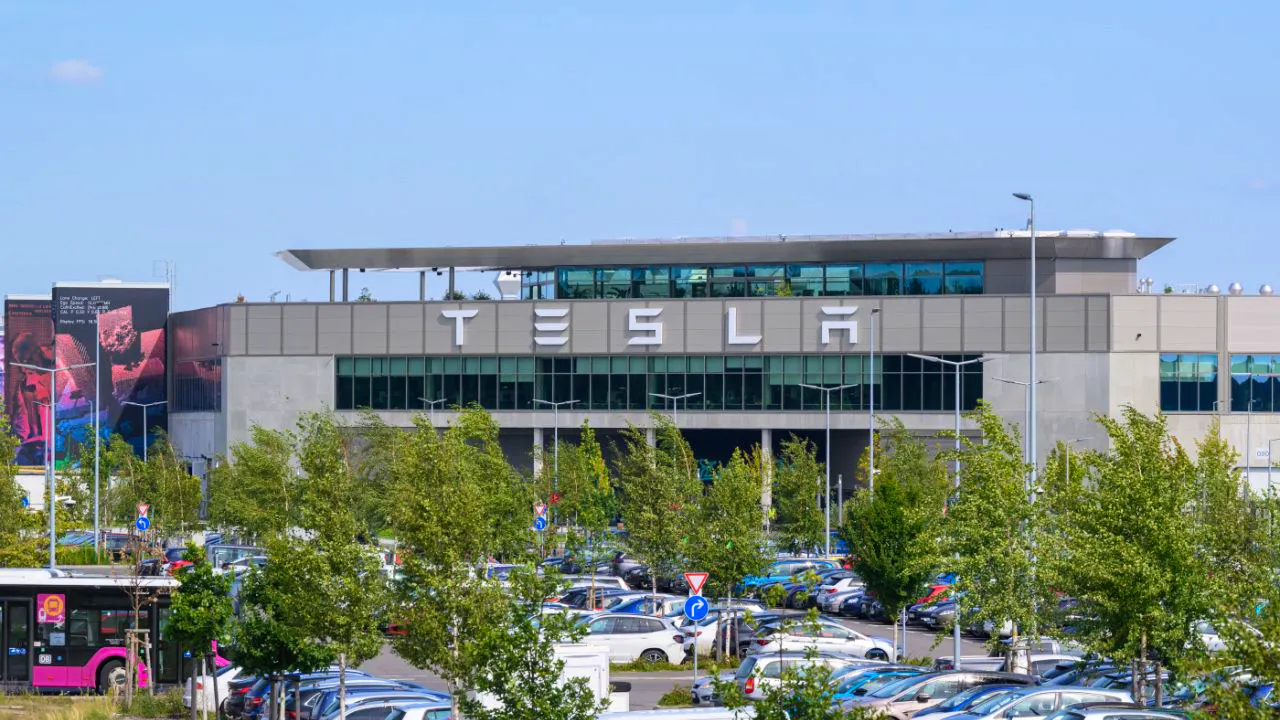 Automobilindustrie. Tesla bringt fortgeschrittenes Assistenzsystem nach Europa