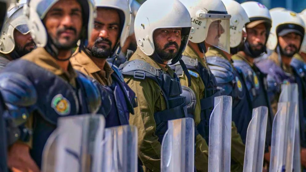 dpatopbilder - Police officers attend a briefing ahead of their deployment in Islamabad, Pakistan, where they are to provide security ahead of possible negotiations between Iran and the United States. Photo: Anjum Naveed/AP/dpa