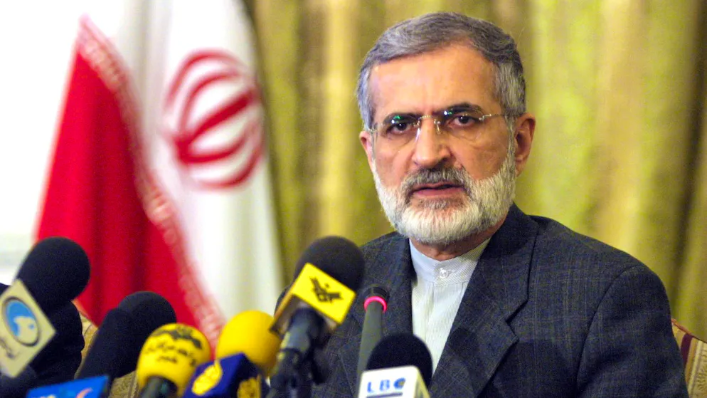 Der frühere iranische Aussenminister Kamal Charrasi bei einer Pressekonferenz in Teheran am 8. September 2002.