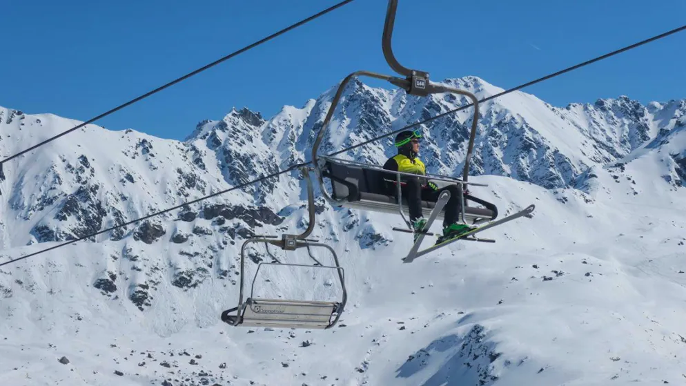 Nella stagione invernale 2025/26 gli impianti di risalita svizzeri hanno registrato un'affluenza inferiore rispetto all'anno scorso. (Foto archivio)