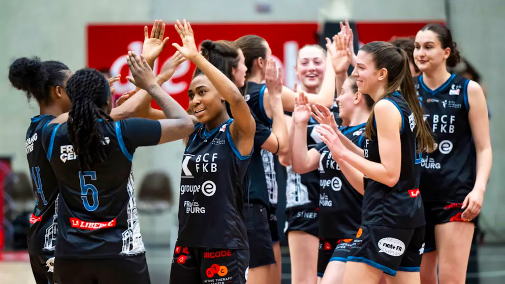 Elfic und Olympic Fribourg gewinnen den Cupfinal – Gallery. Die Basketballerinnen von Elfic Fribourg kosten den Triumph im Schweizer Cup aus