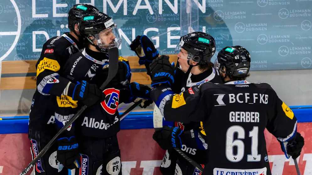 Die Spieler von Fribourg-Gottéron im Freudentaumel.
