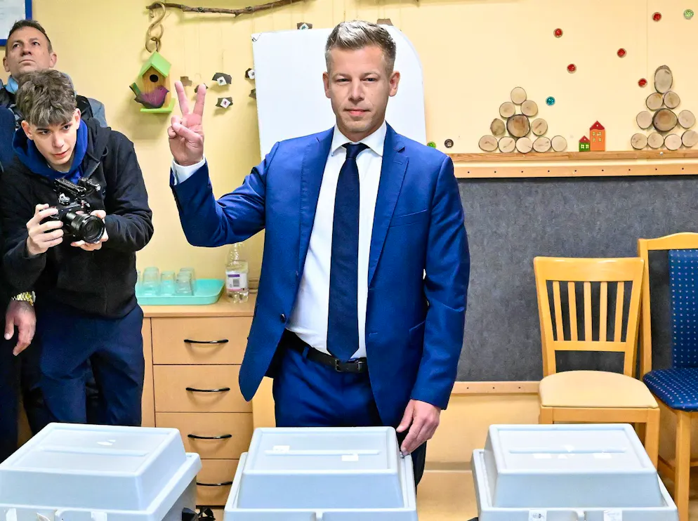 Rekord-Wahlbeteiligung in Ungarn – Orban bangt um Macht – Gallery. Peter Magyar, Vorsitzender der Oppositionspartei Tisza, nach der Stimmabgabe in einem Wahllokal in Budapest.