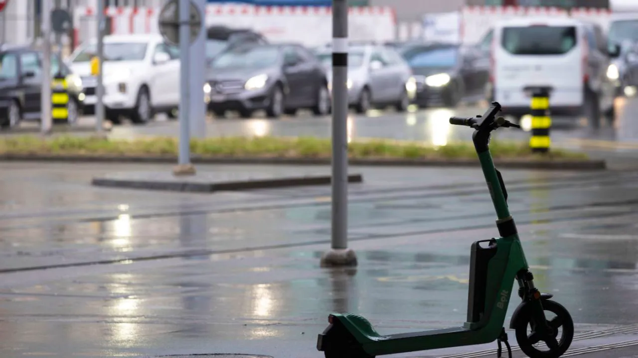 Incidenti stradali. ZH: cade dal monopattino elettrico, gravissima una 48enne