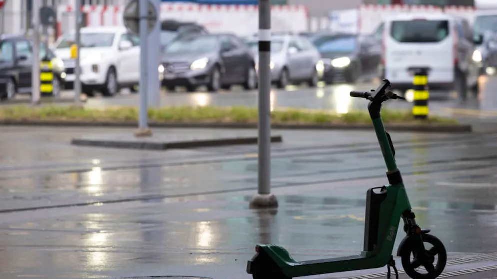 Incidente. Cade dal monopattino elettrico a Zurigo, gravissima una 48enne