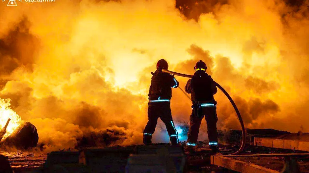 HANDOUT - In this photo provided by the Ukrainian Emergency Service via AP, rescue workers extinguish a fire in a building damaged by a Russian drone strike. Photo: Uncredited/Ukrainian Emergency Service/AP/dpa - ATTENTION: For editorial use only in connection with current reporting and only with full attribution to the above credit