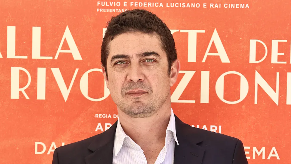 La confessione. Riccardo Scamarcio parla dei suoi amori: «Single? Mai più di sei mesi. Da solo non ci so stare»
