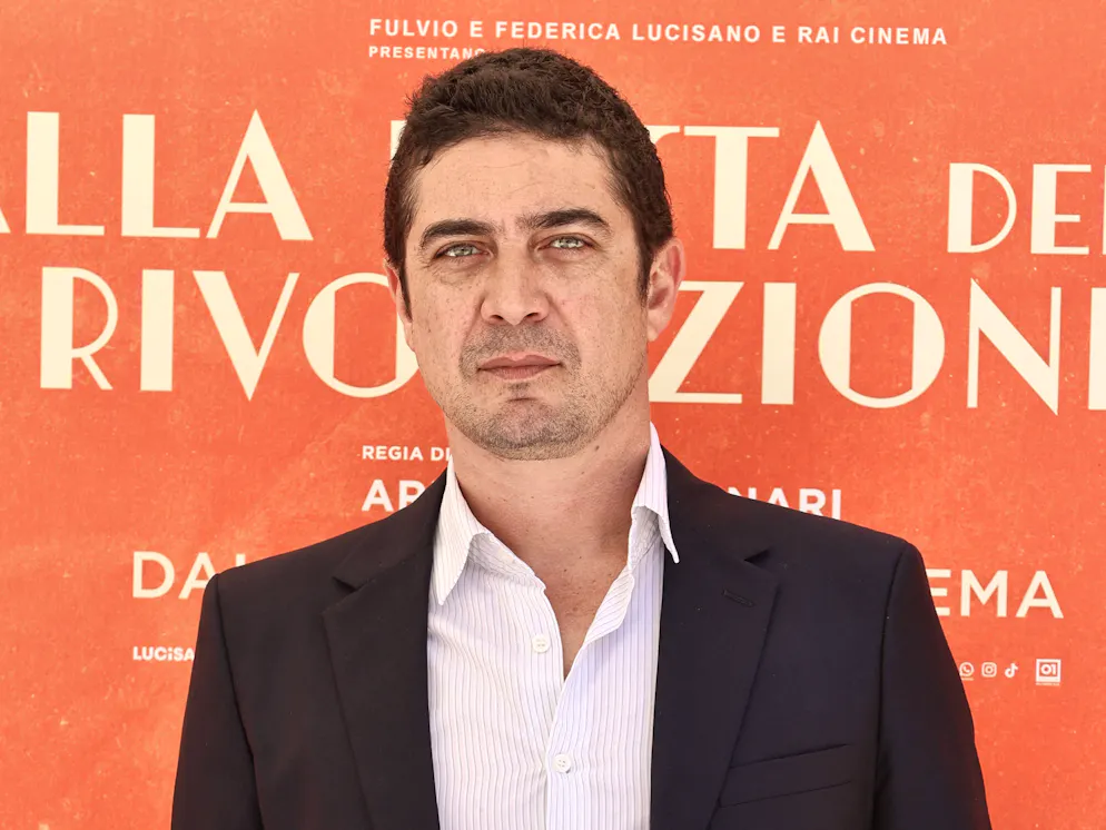 Presto uscirà il nuovo film che vede protagonista Riccardo Scamarcio, «Alla festa della rivoluzione».