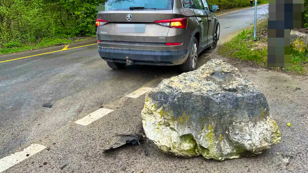 Accident in Rupperswil AG. Car accident hurls stone into mother and son