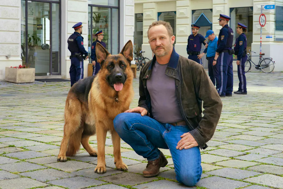 "I live on a farm. There's often something very calming about that": Maximilian Brückner, alias Commissioner Max Steiner, together with German shepherd Rex.