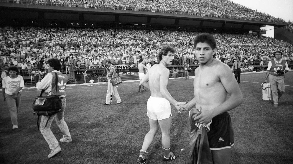 Franco Foda (in the white shorts) after the international match in Brazil.